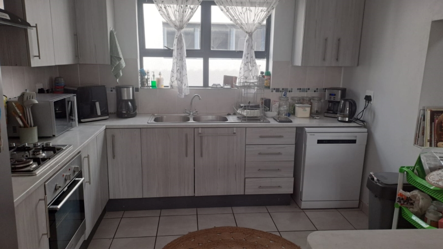 3 Bedroom Property for Sale in Loucharmante Western Cape